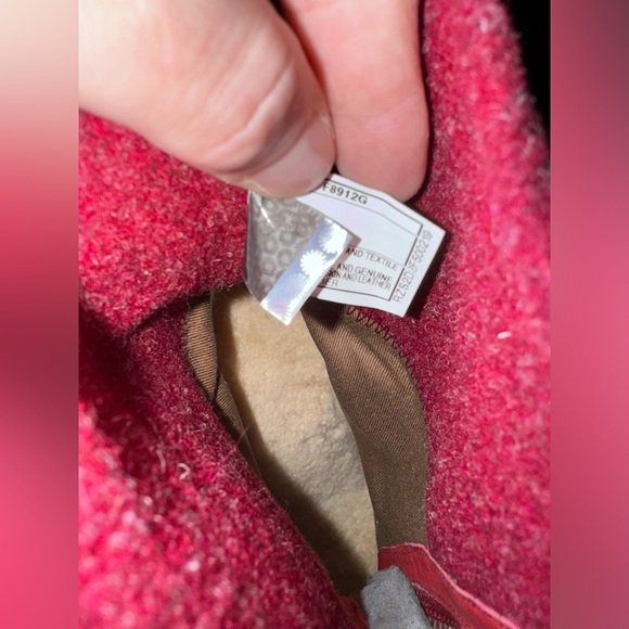 ⭐️UGG Heeled Boots w/fabric, size 7⭐️ - Picture 13 of 17